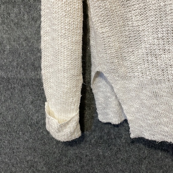 Off white lightweight v-neck sweater, women size large - Picture 4 of 7
